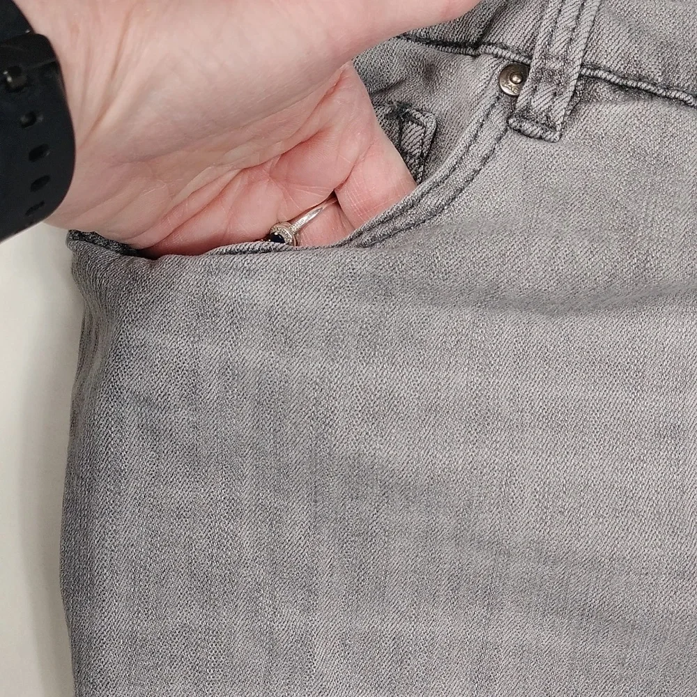Lane Bryant Womens Faded Gray jeans Size 28 - Picture 3 of 9